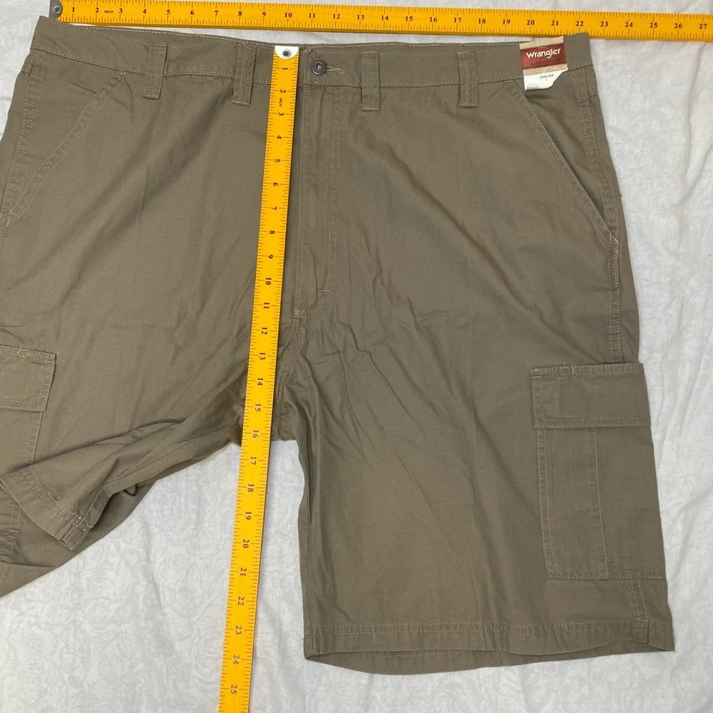 Wrangler Authentics Mens Khaki Ripstop Cargo Shorts Tan ZM6LSML Size 44 NWT
